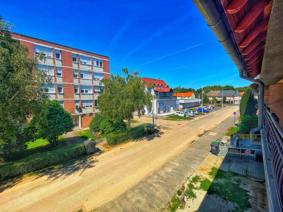 Hotel Alkotmany Vendeghaz Sárvár Exterior foto